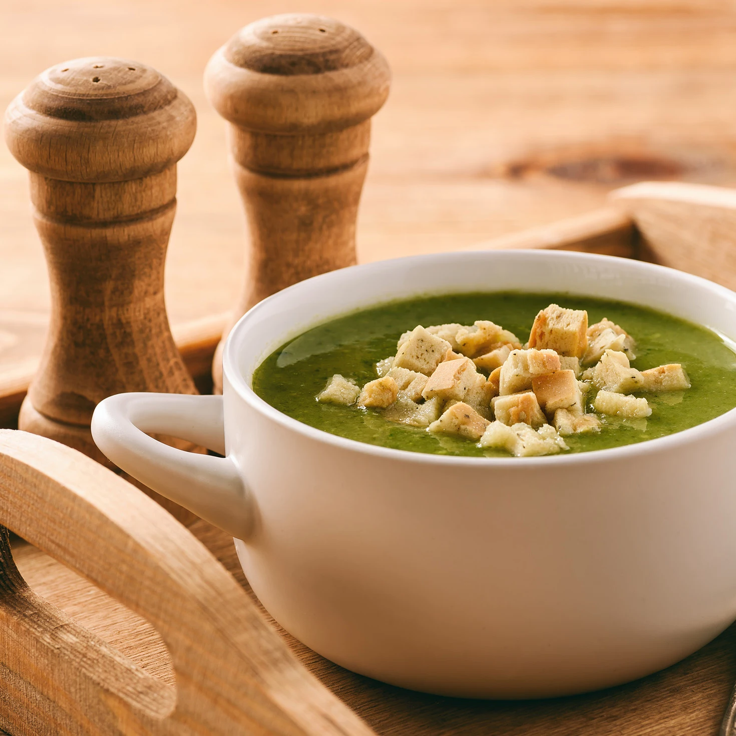Spinach and Peas Soup with Mint Pesto